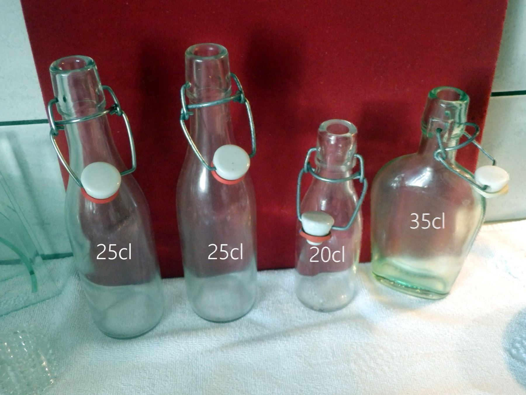 Caraffe: Lot Glaswaren, Karaffen, Flaschen, Vasen – Usato da Ueberstorf venduto da dinbau 1