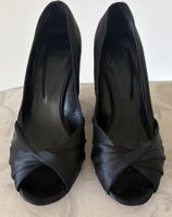 Schuhe in Schwarz mit Keilabsatz, Gr. 38