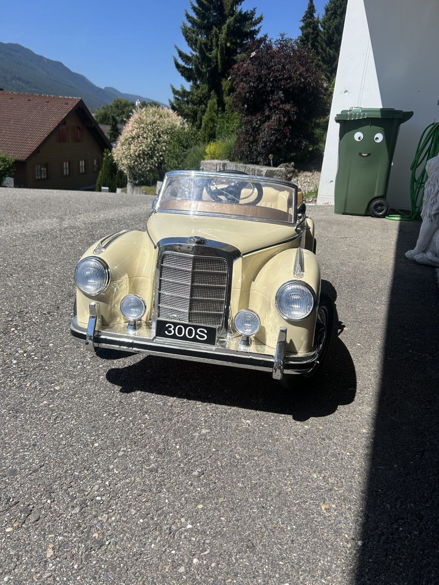 Fahrzeuge für Kinder: Mercedes 300s Kinder Elektroauto – Gebraucht aus Matzendorf von Fla5