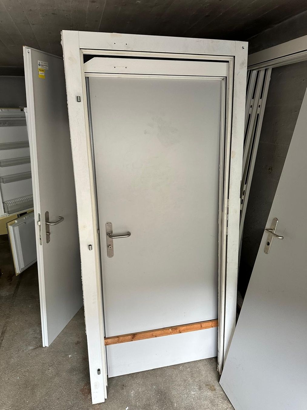 Porte: kllertüre mit Rahmen – Usato da Spreitenbach venduto da Space_X 5