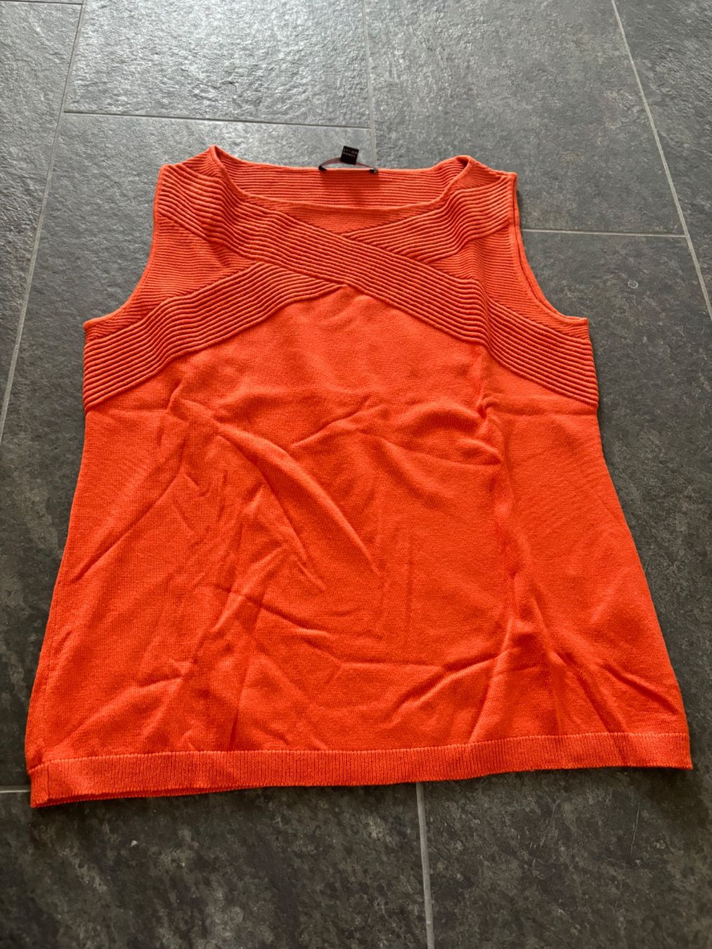 Comma Pullover & Sweatshirts: wunderschöner ärmelloser oranger Pullover - comma - Gr. 36 – Gebraucht aus Stadel von Chanel_5 1