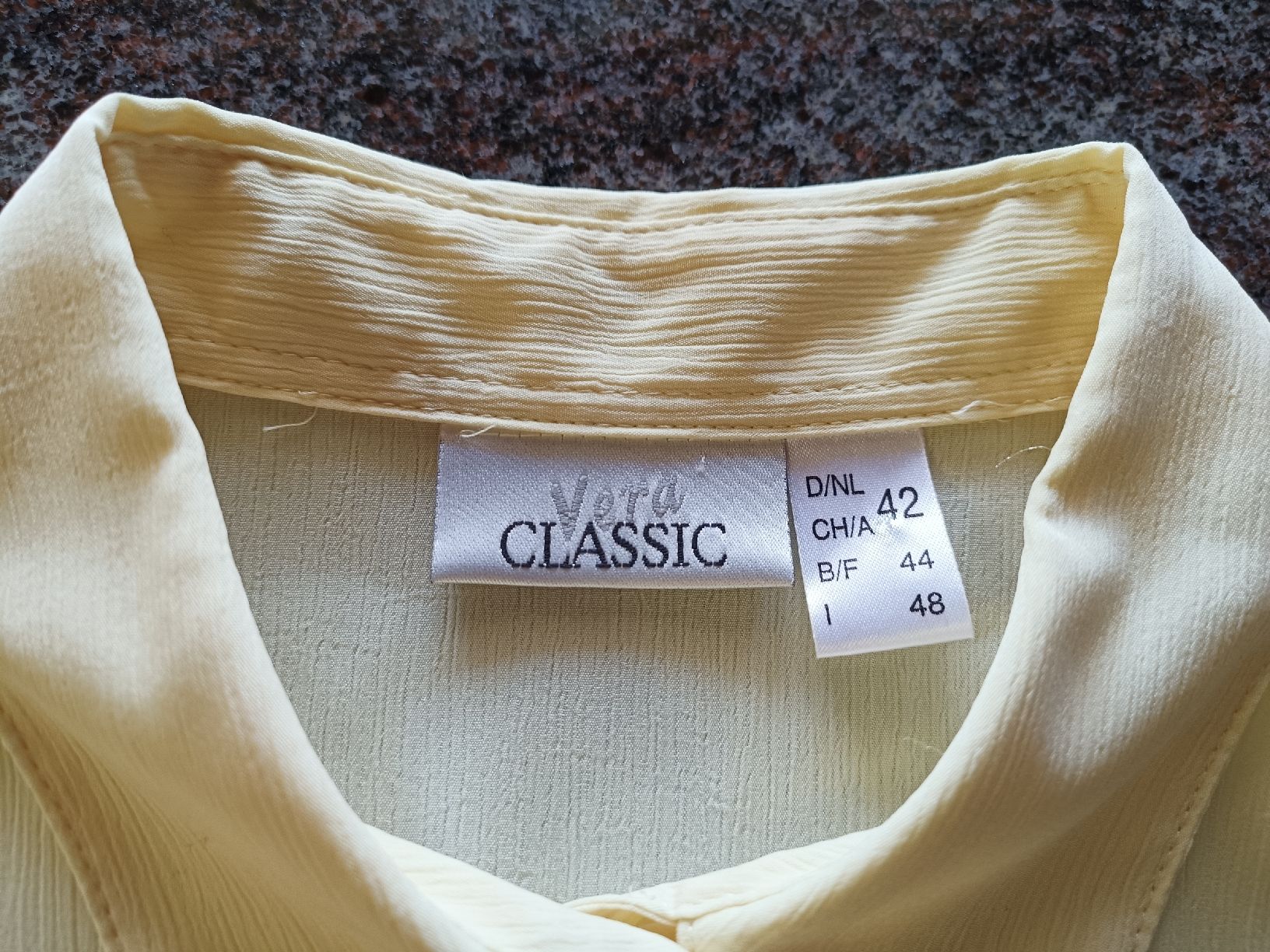 Camicette: Fast neue Vera Classic Bluse 42 – Usato da Bätterkinden venduto da Elefantenzoo 2