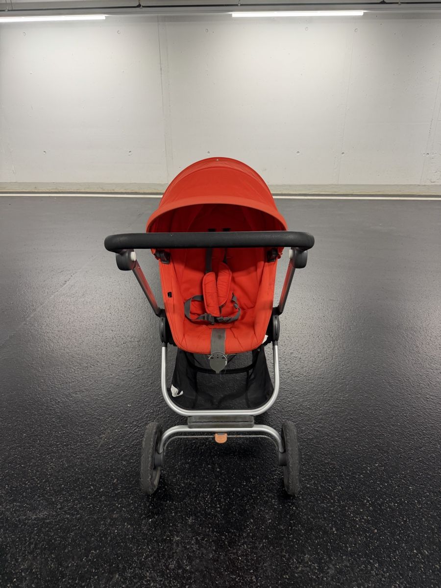 Stokke Poussette: Poussette Stokke rouge orangé  – D'occasion à Bulle par Re-a-loved 2