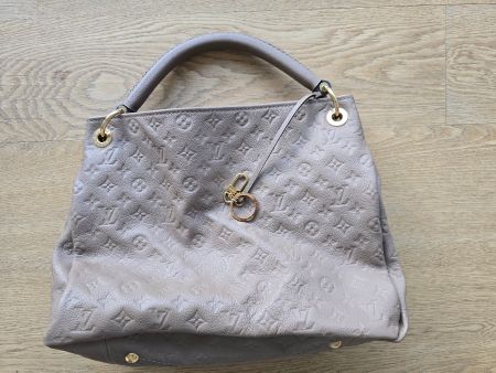Louis Vuitton Artsy MM Monogram Empreinte Leder – Sehr guter