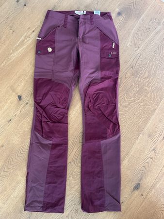Neuwertige Hose von Fjall Raven, Gr. 40, bordeaux
