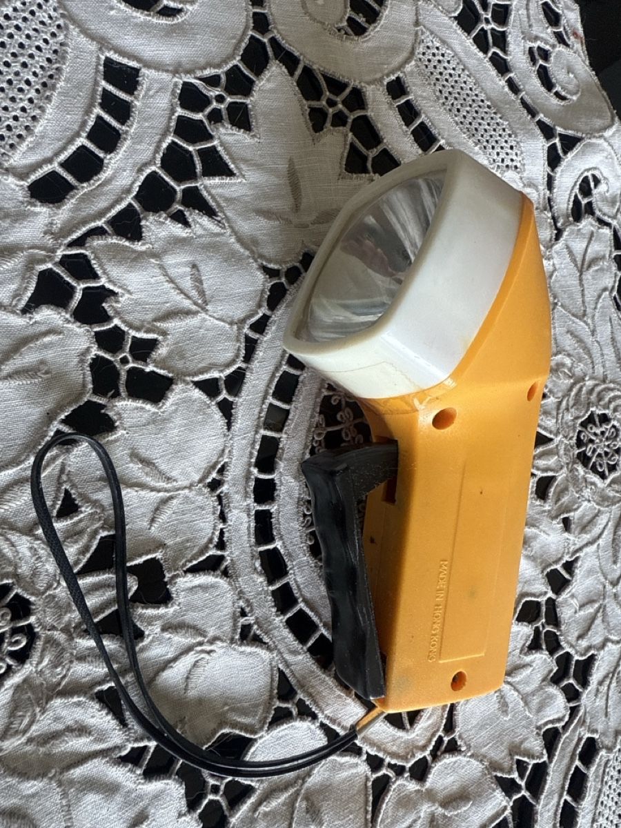 Lampes: Dinamotaschenlampe – D'occasion à Horriwil par Carrera68