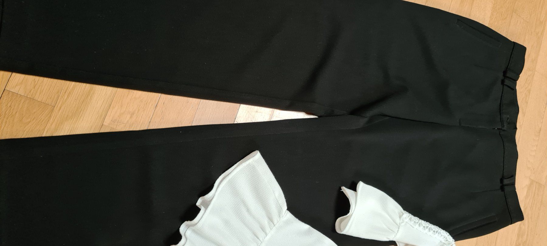 Blusen: Herziges Blüsli und elegante schwarze Hose gr.38 – Gebraucht aus Ferden von jemyce 1
