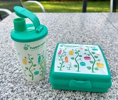 Tupperware Sandwichbehälter und Trinkbecher