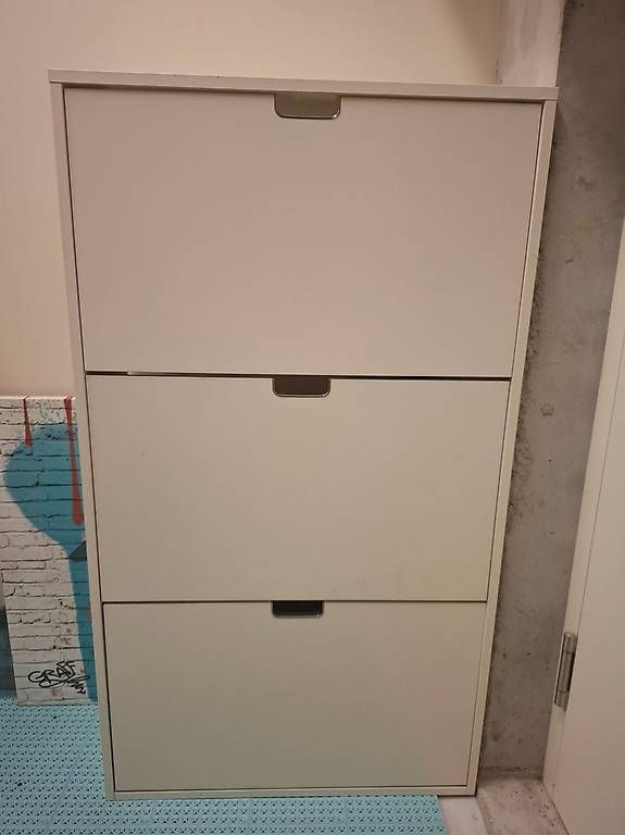 Autoribaltabili: weisser Schuhschrank mit 3 Fächer – Usato da Elsau venduto da bstudler