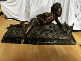 Bronzefigur Eduard Drouot Indianer signiert