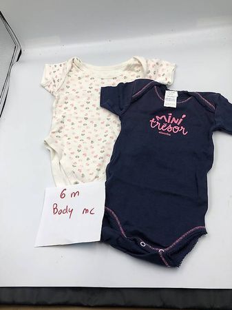 Divers vêtements bébé 6-9m vendu à l'unité