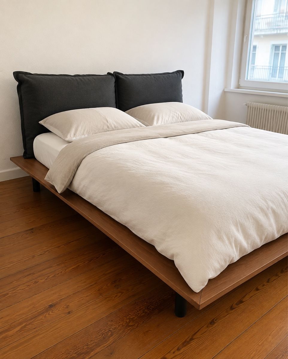 Letti: Wooden bed frame and two matching side tables  – Usato da Genève venduto da pol_c22l 2