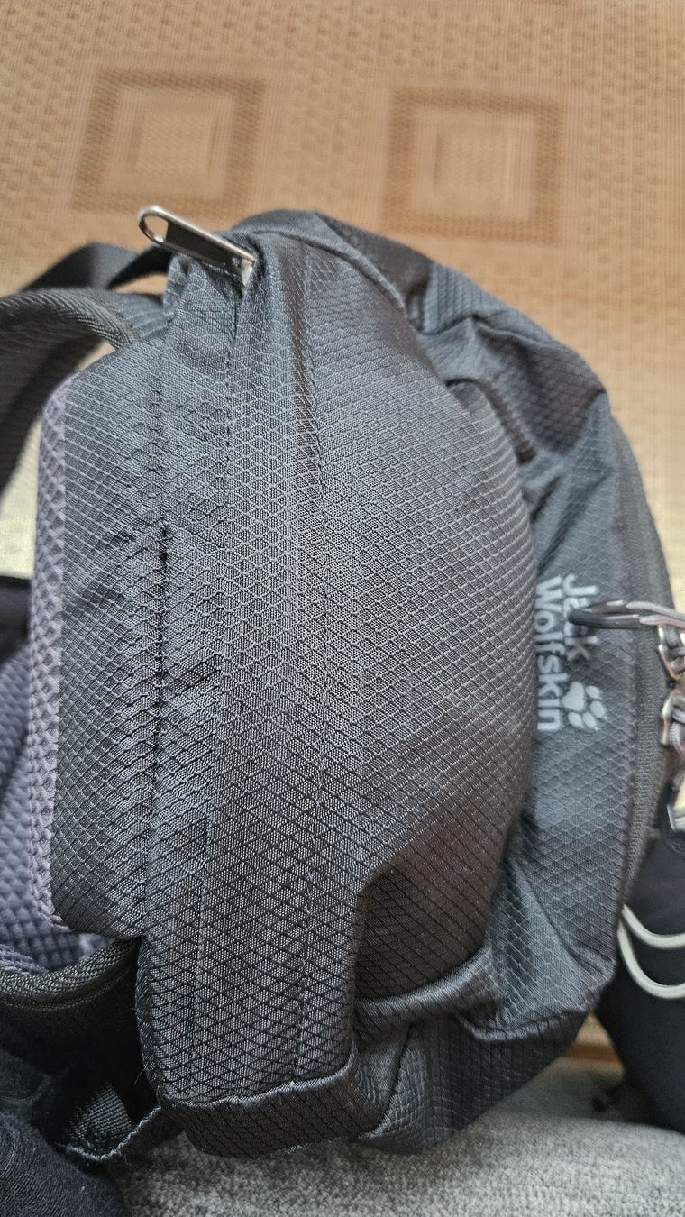 Jack Wolfskin Zaini: Jack Wolfskin Rucksack 22l mit Regenhülle – Nuovo (secondo la descrizione) da Schaffhausen venduto da apa_7xt7 7