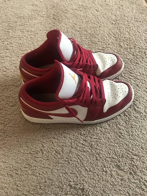 Chaussures hommes: Nike Jordan 1 low cardinal red Gr 42 – D'occasion à Kilchberg ZH par bin_sq5j 1