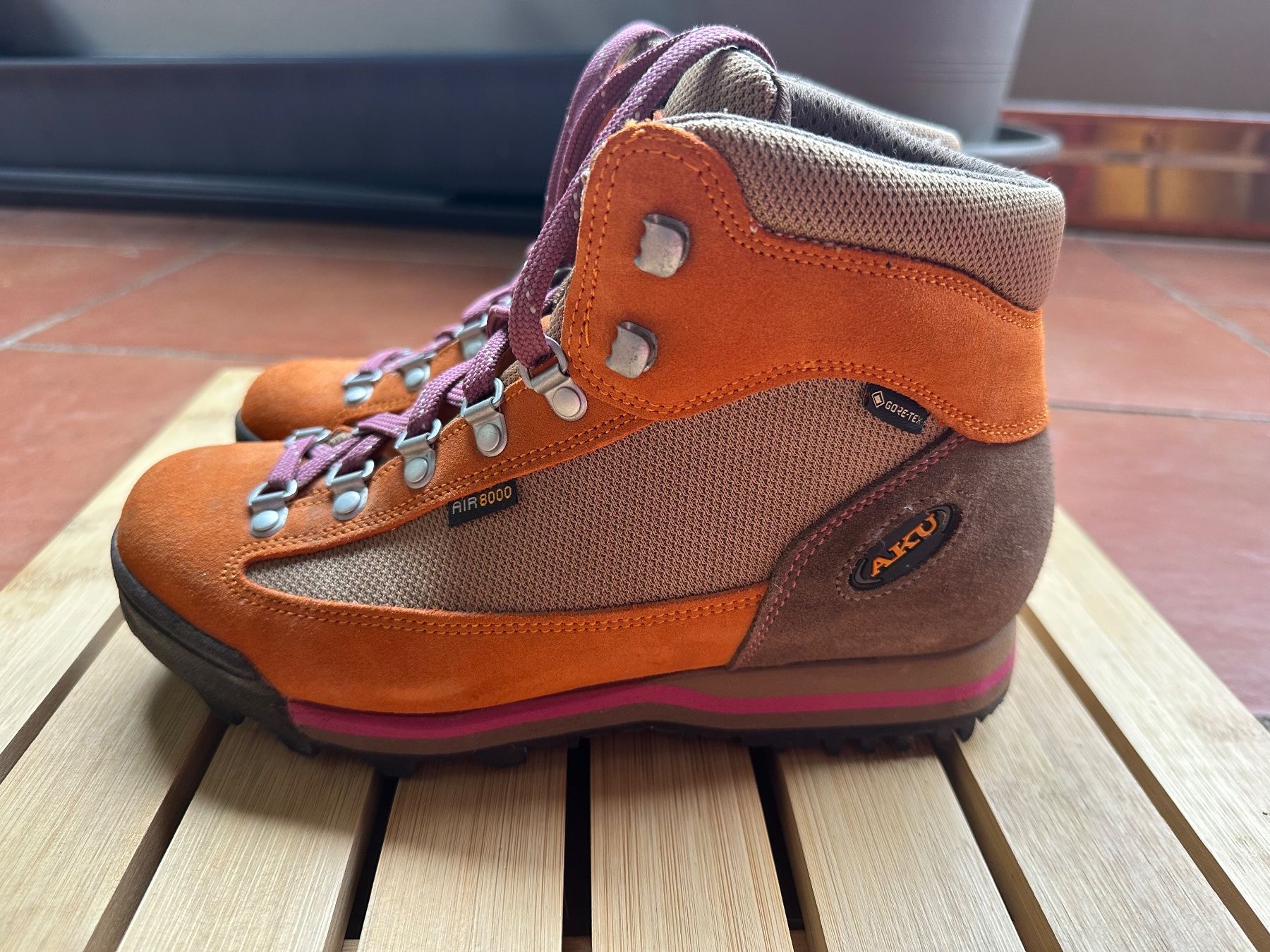 Scarpe da uomo: Wanderschuhe Grösse 37 - 38 fast neu – Usato da Basel venduto da mar_55j8 2