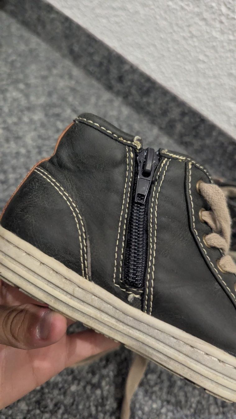 Scarpe per ragazzi: Kinderschuhe Grösse 28 – Usato da Frauenfeld venduto da mf2_yb66 2