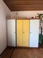 Mid century Schrank Farbig Gelb Massivholz