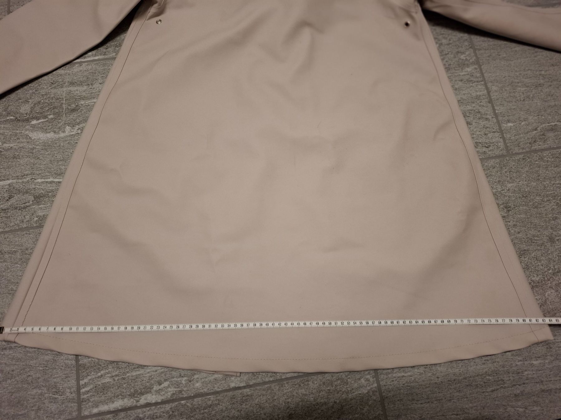 Stutterheim Cappotti: Regenmantel von Stutterheim in Beige, Gr. S – Usato da Jenins venduto da kunzli88 6