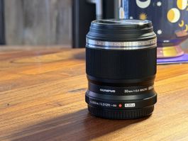 Olympus 30mm 1:3.5 Makro Objektiv für MFT
