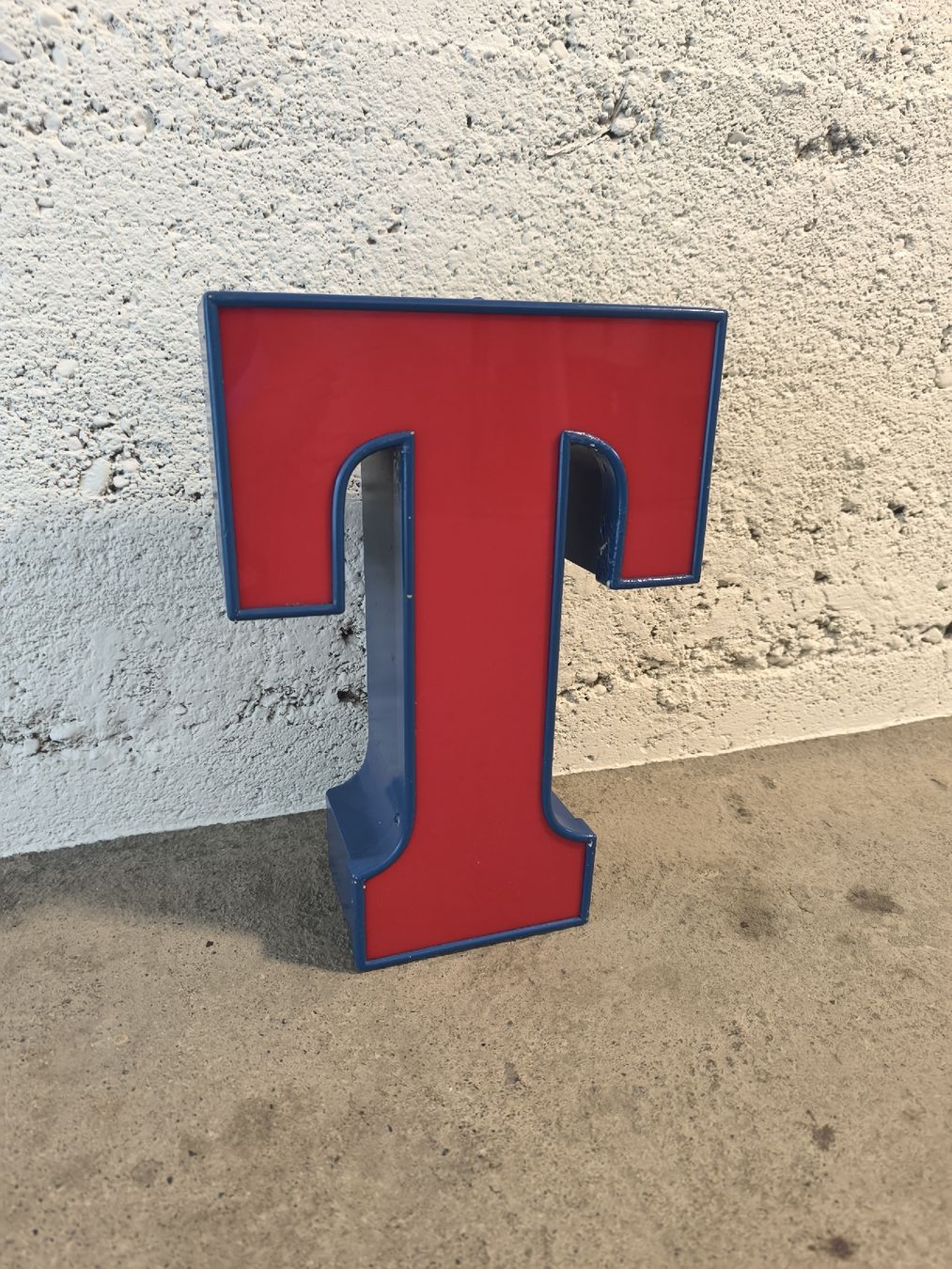 Tutte le decorazioni: Leuchtreklame Buchstabe "T" – Usato da Pfäffikon SZ venduto da nidisale 1