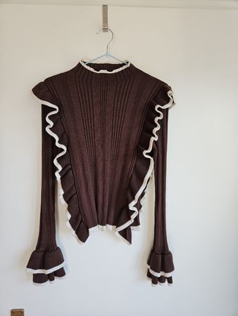 Pullover mit Rüschen, braun / weiss