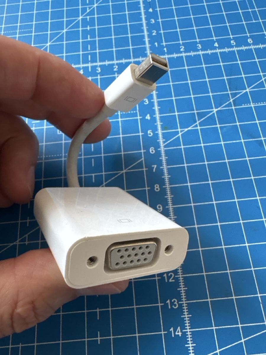 Apple Lecteurs & Adaptateurs: Thunderbolt VGA Adapter – D'occasion à Basel par marcepan