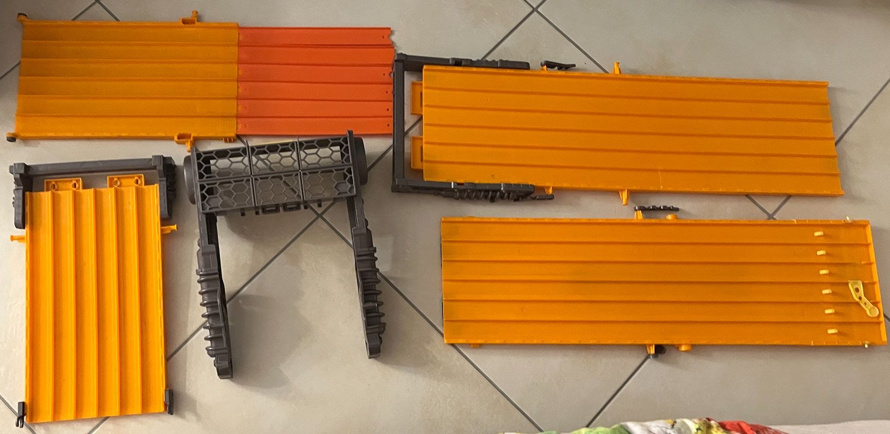 Hot Wheels Jouets: Hot Wheels 6 Lane Raceway – D'occasion à Hedingen par HRZ-Projects