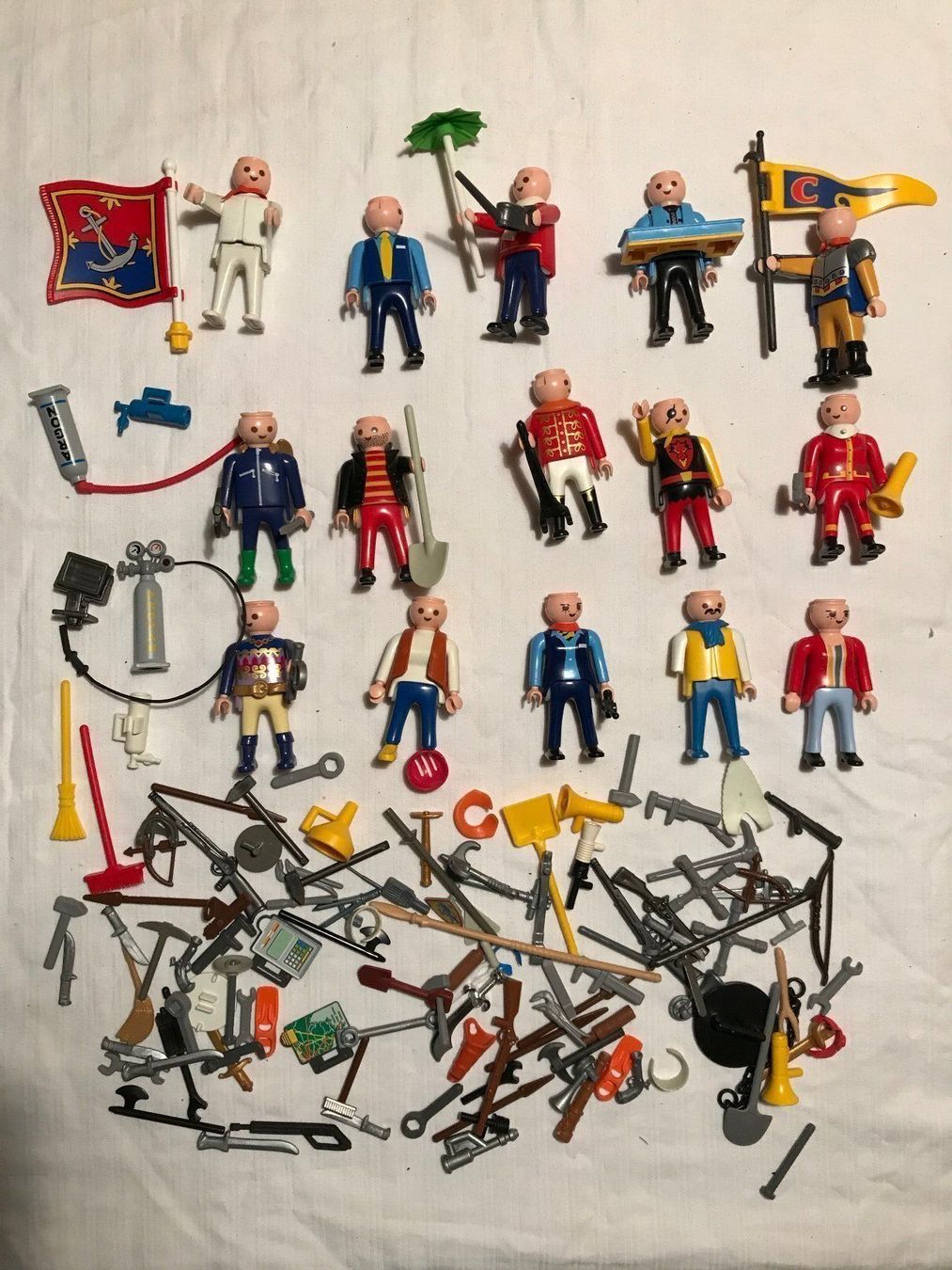 Playmobil Spielzeuge: Lot de pièces Playmobil – Gebraucht aus Ste-Croix von mjmg