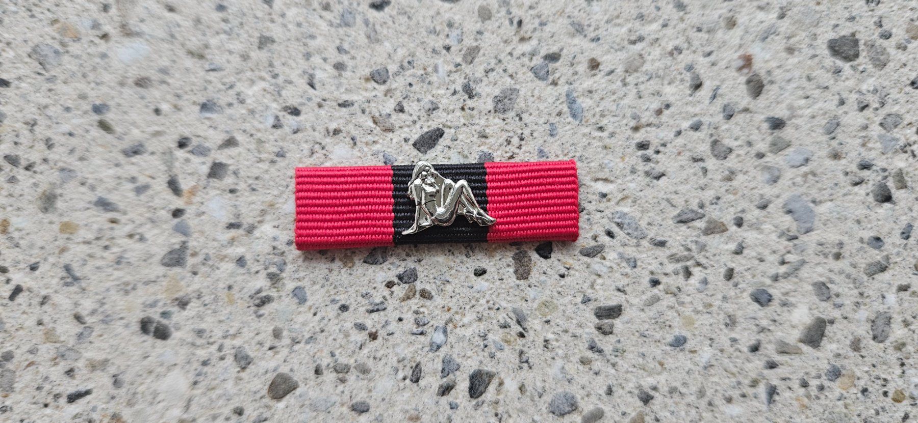 Schweizer Armee Placchette & Badge: *** Spass Ribbon Frauenheld  *** – Nuovo e nell'imballaggio originale da Riedholz venduto da fr_sIruP