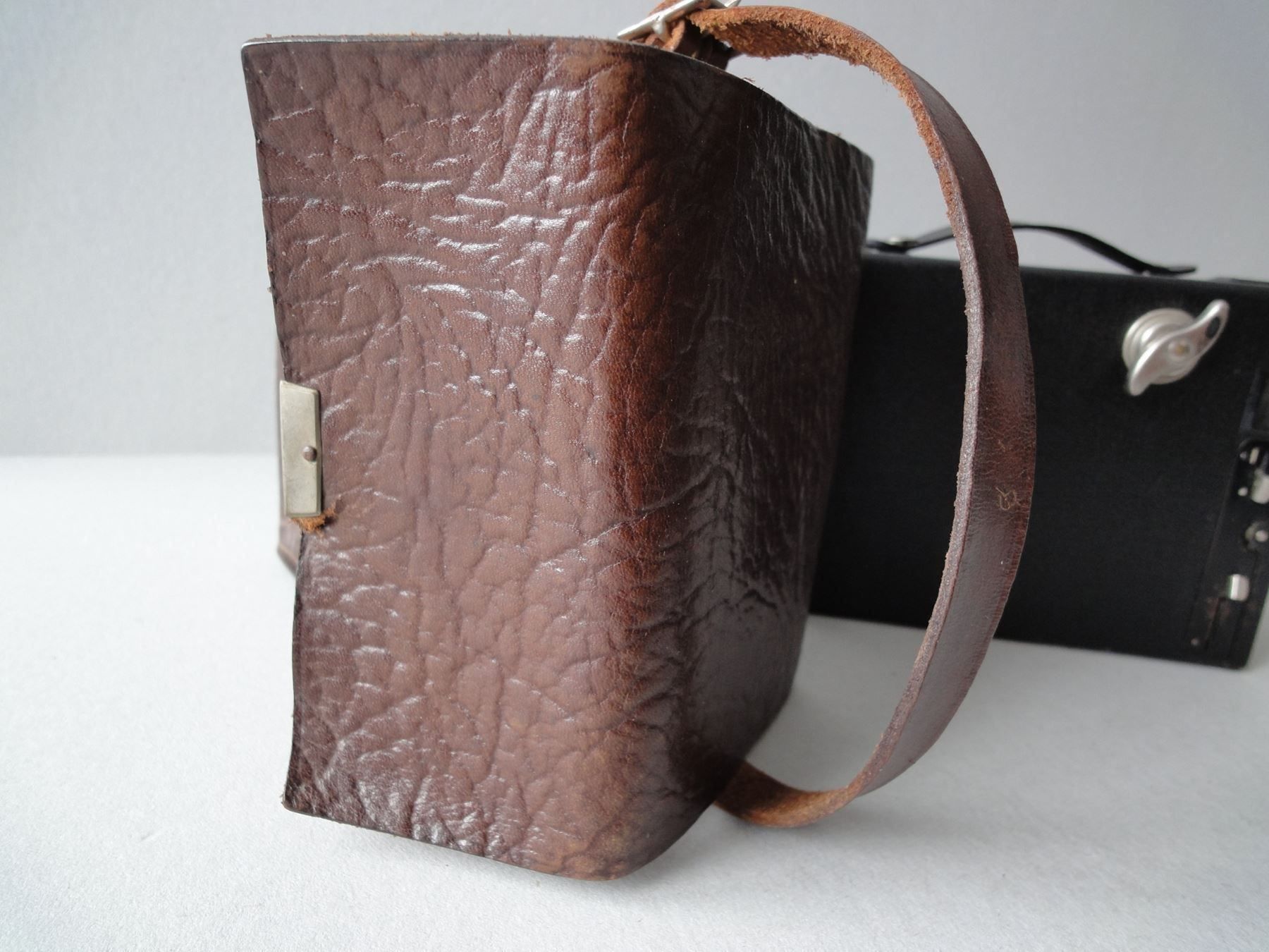 Agfa Appareil photo: Alte Kamera - Agfa Box mit Ledertasche – D'occasion à Chur par omonia 5
