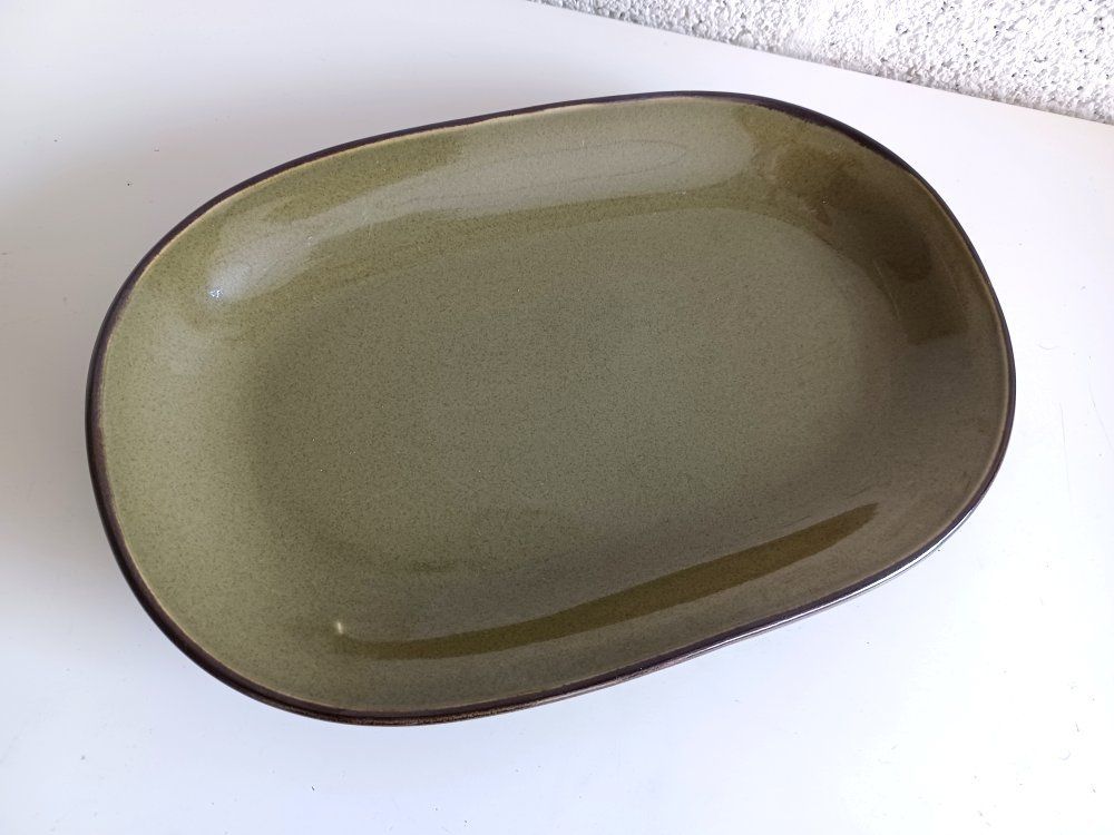 Rössler Servierplatten: RÖSSLER große Olivgrün Platte 32x21cm -C78 – Gebraucht aus Morges von vimajes12