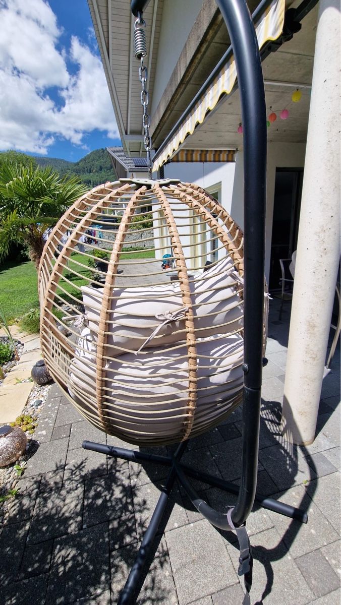 Gartenhängesitze: Hängesessel mit Ständer, Rattansessel – Gebraucht aus Wiedlisbach von Sistershop 2