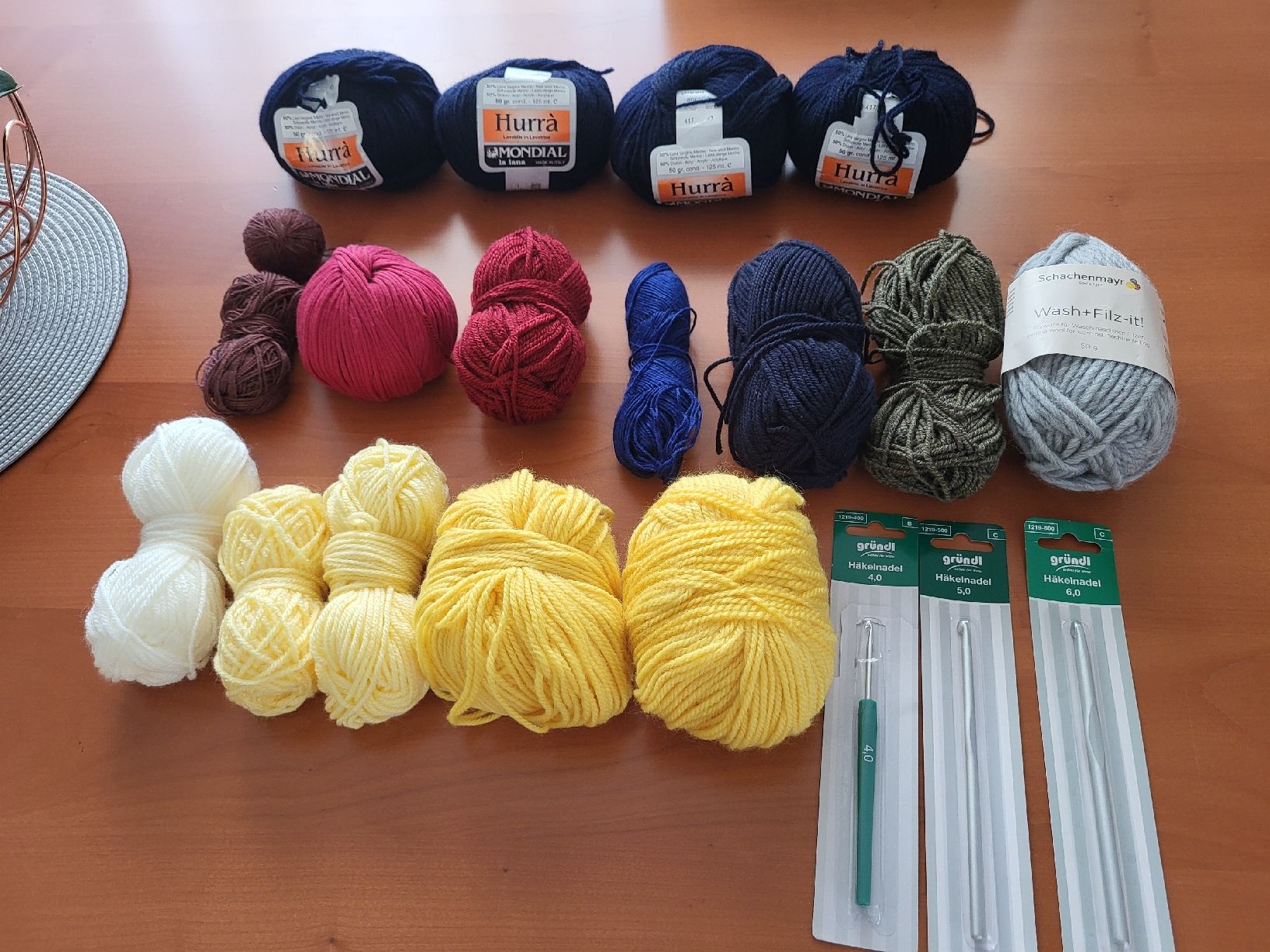 Lana: Grosses Wollpaket mit Häkelnadeln – Usato da Biel/Bienne venduto da Tuscany