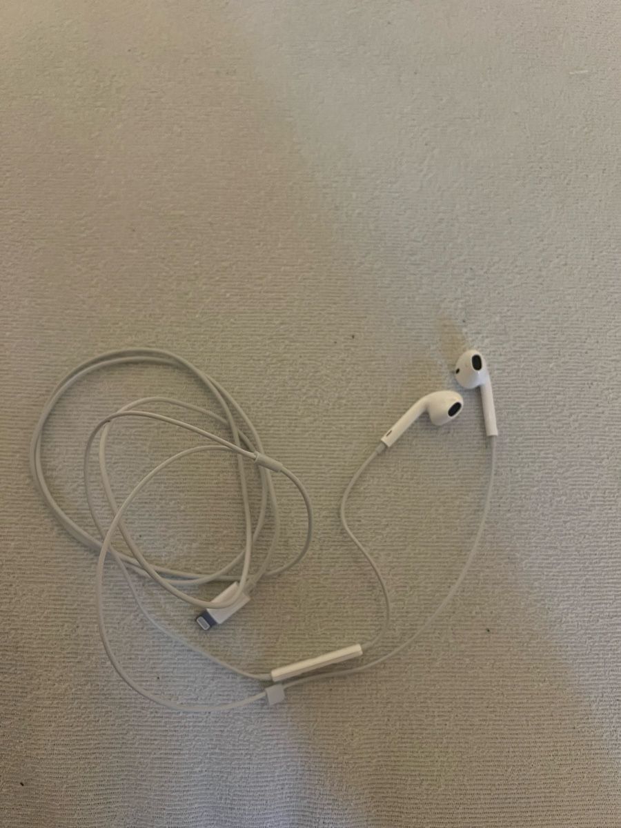 Apple Cuffie: Apple Kopfhörer mit Lightning Anschluss – Usato da Olten venduto da isabelschmid