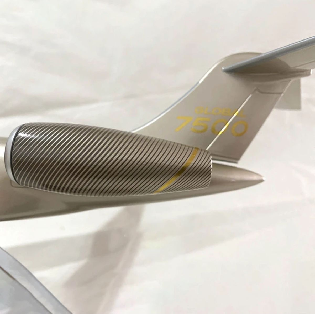 Modellbausätze & Standmodelle: Bombardier Global 7500 Flugzeug Modell 1:72 – Neu und originalverpackt aus Thun von tulu_1995 2