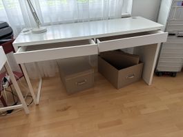 Schreibtisch