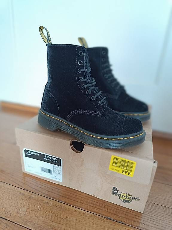 Dr. Martens Scarpe per ragazzi: Dr. Martens taille 36 velours noir – Usato da ostermundigen venduto da PragmaPique