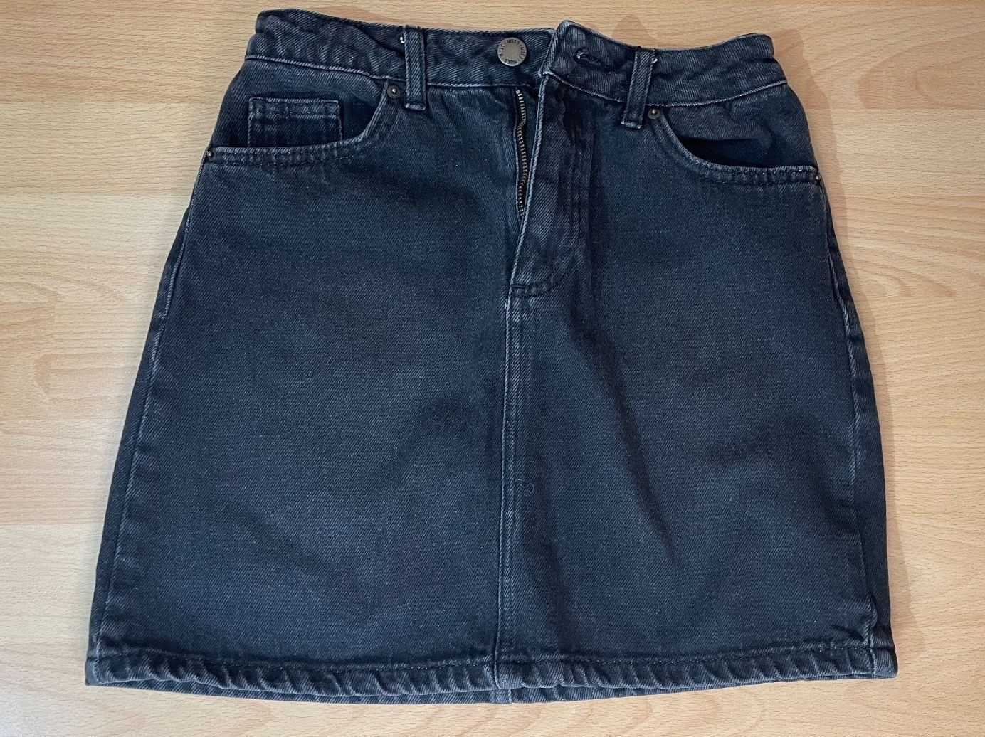 Röcke: Mini jupe en jeans XS – Gebraucht aus Chamoson von daleva0204