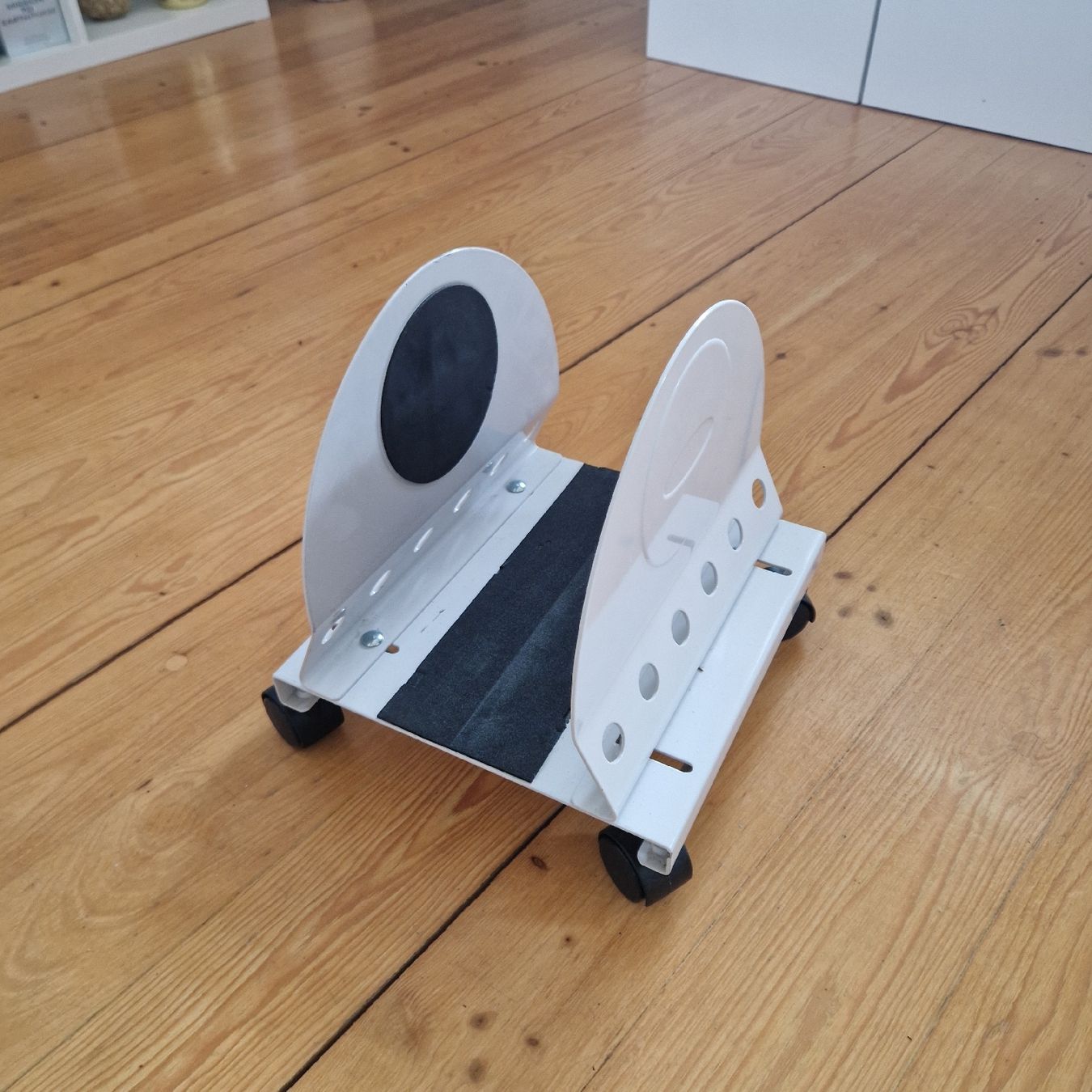 Supporti a parete: PC Halterung mit Rollen, Computer Gehäuse Ständer Top! breie – Usato da St. Gallen venduto da Shredda0