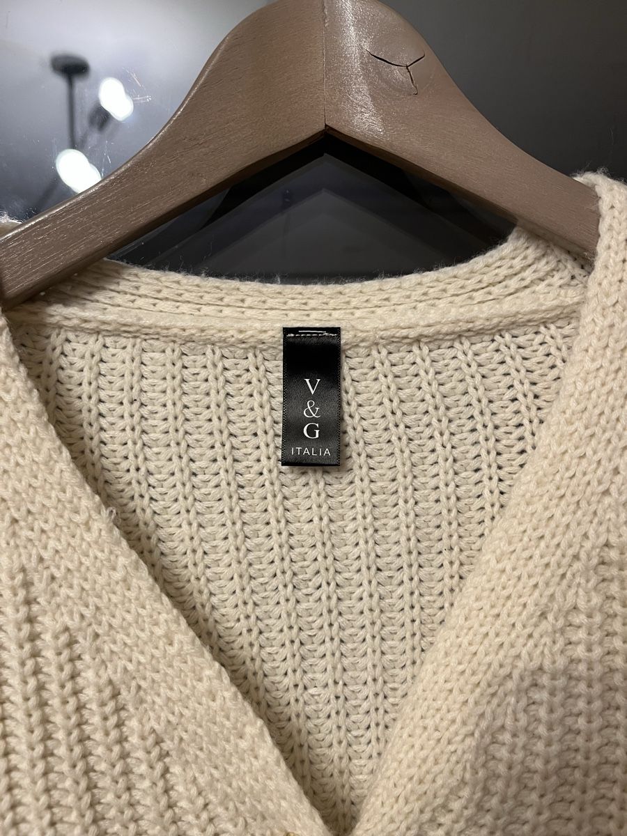 Arte internazionale: Cardigan bianco – Usato da Zürich venduto da ste_89cs 1
