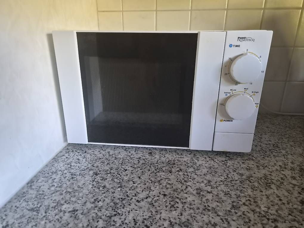 Fust Appareils de cuisine: Microwelle – D'occasion à Maisprach par coco824 1