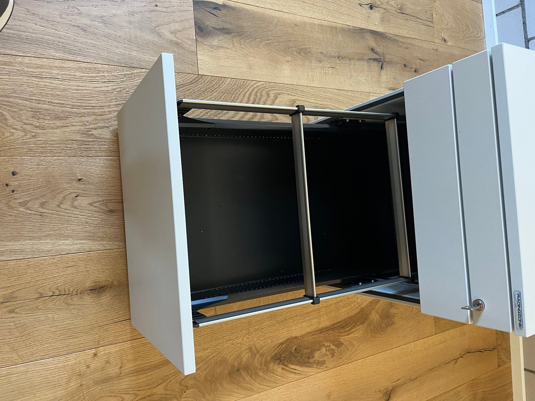 Commodes: Korpus – D'occasion à Safenwil par Hoettu 3