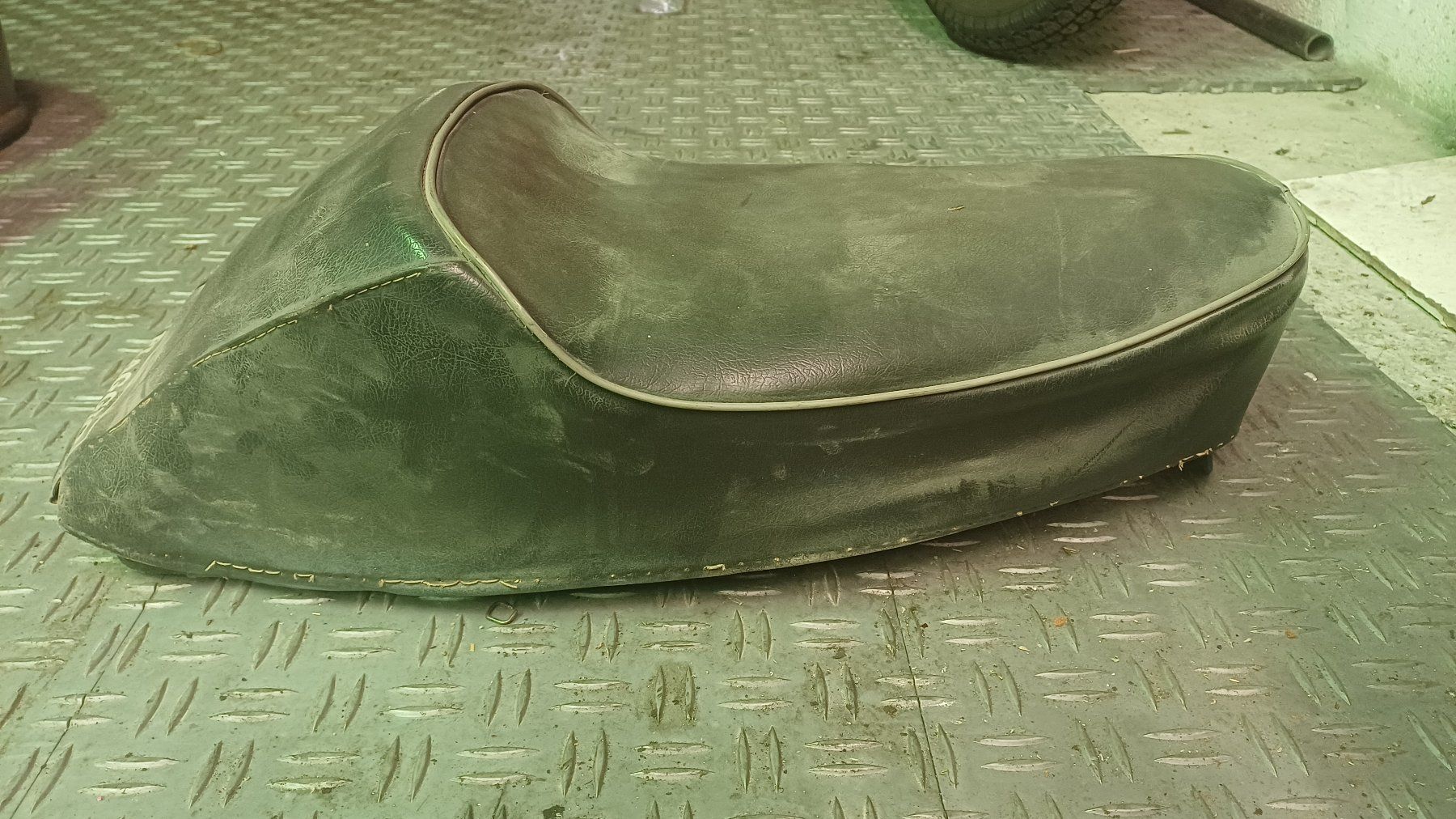 Vespa Tutti pezzi di ricambio per scooter: Chassis selle original Piaggio Vespa 50 Special – Usato da Le Lignon venduto da ghet 5