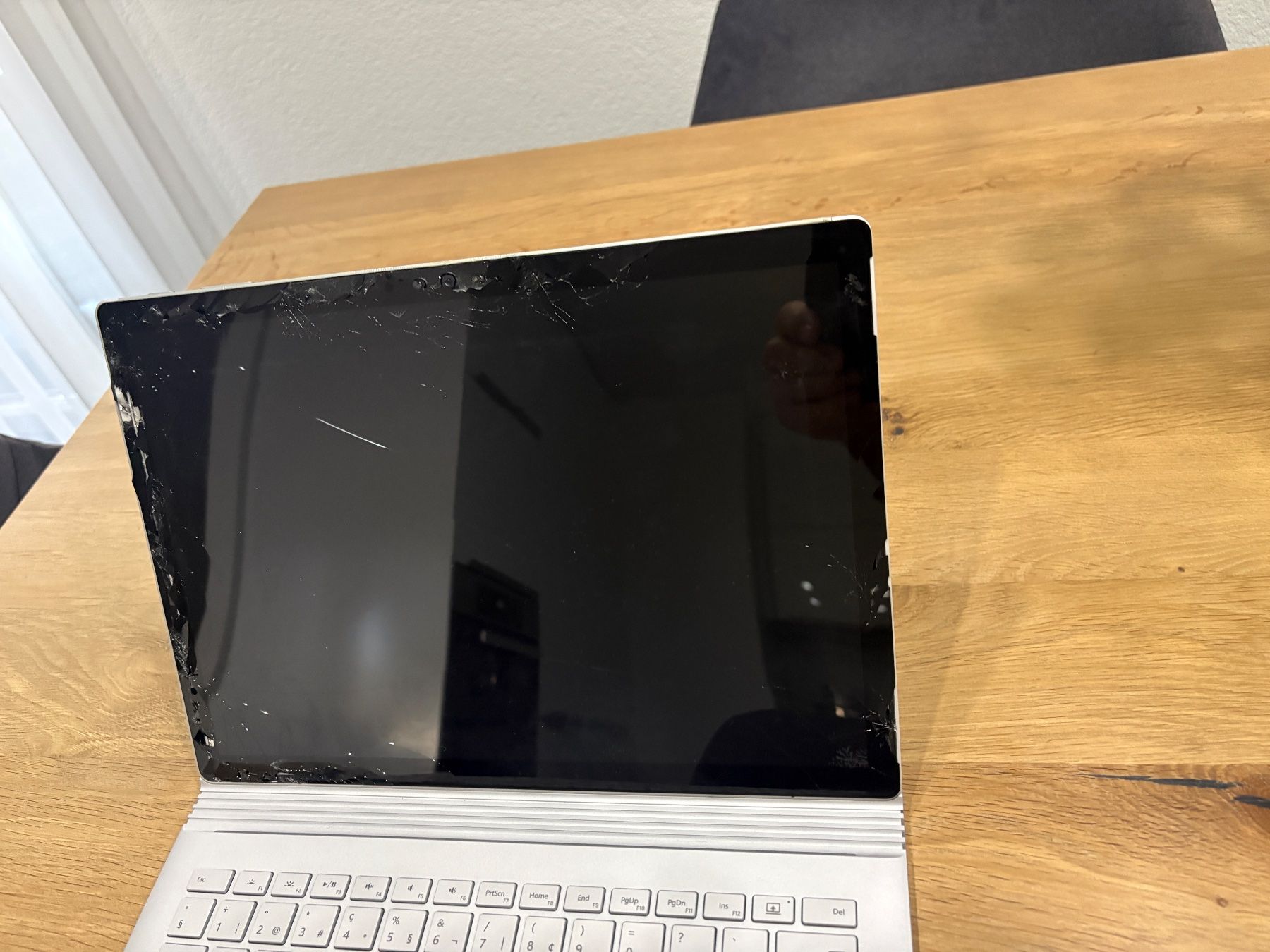 Microsoft Portables: Microsoft Surface Book / Model: 1703 – Défectueux à Lausen par sen_jm7c 2
