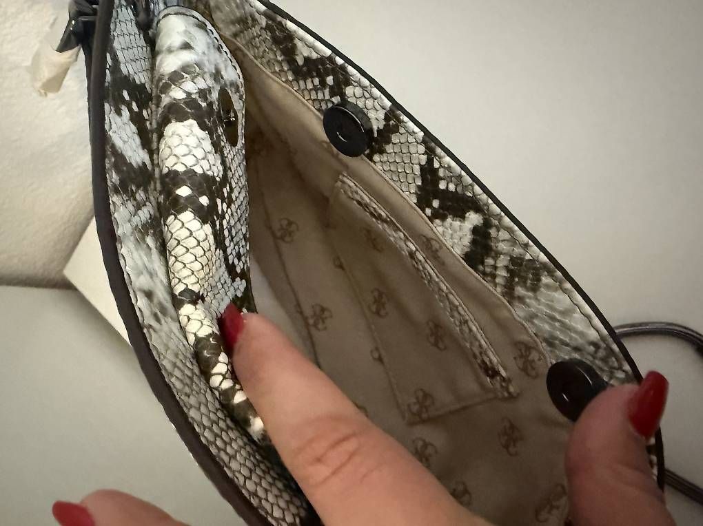 Taschen für Damen: Guess Tasche – Gebraucht aus Steckborn von chi_g9b5 3
