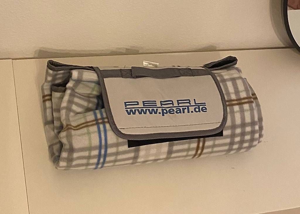 Coperte: Picknickdecke mit Tragegriff, wasserabweisend, neuwertig – Usato da Luzern venduto da lauriie 3