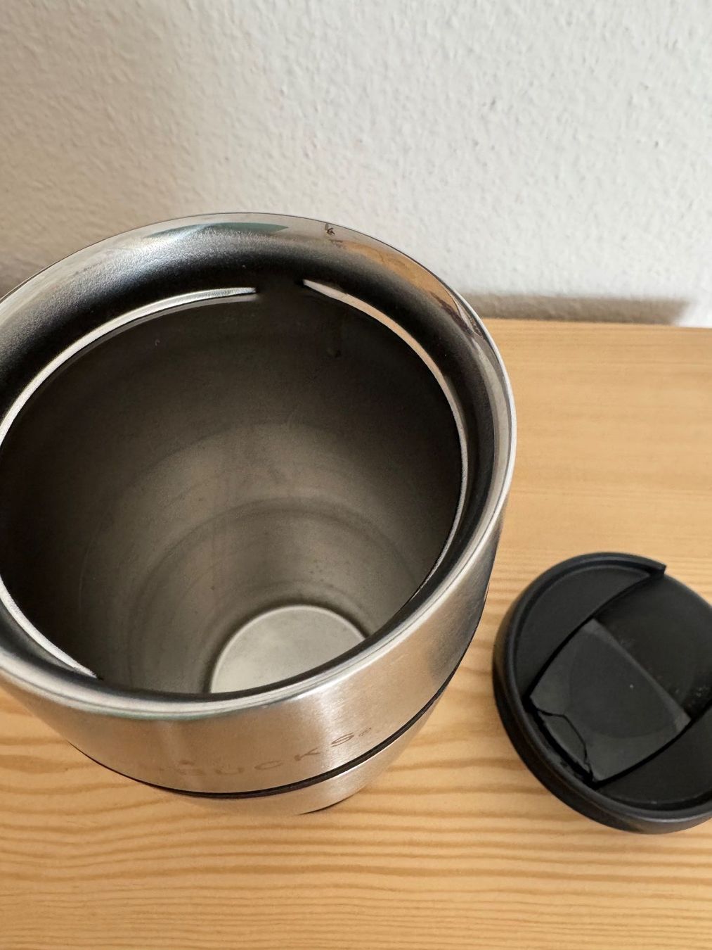 Starbucks Tazze: Starbucks Thermobecher Edelstahl matt . – Usato da Horgen venduto da Hotrova448 3