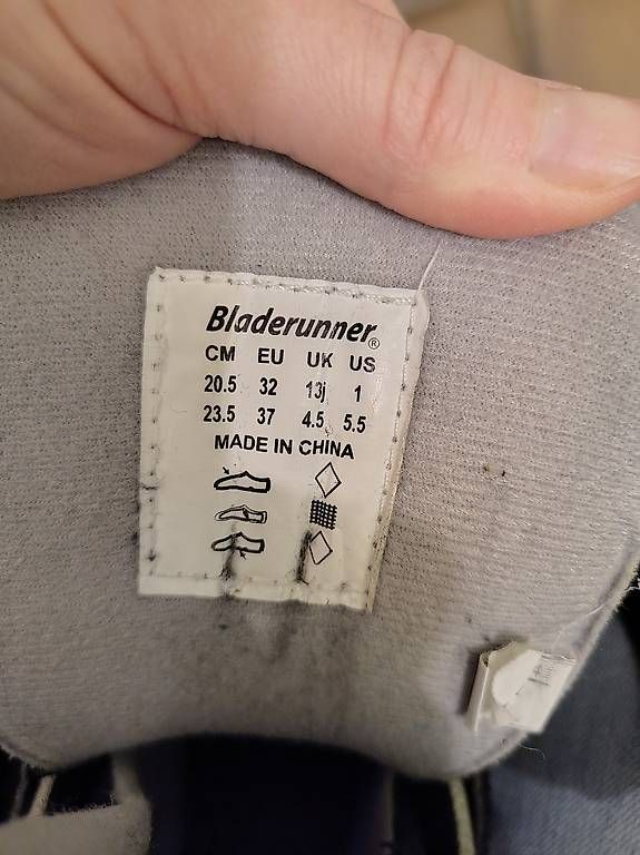 Pattini da ghiaccio: Schlittschuhe Bladerunner Gr 32-37 – Usato da Brienz BE venduto da cgj