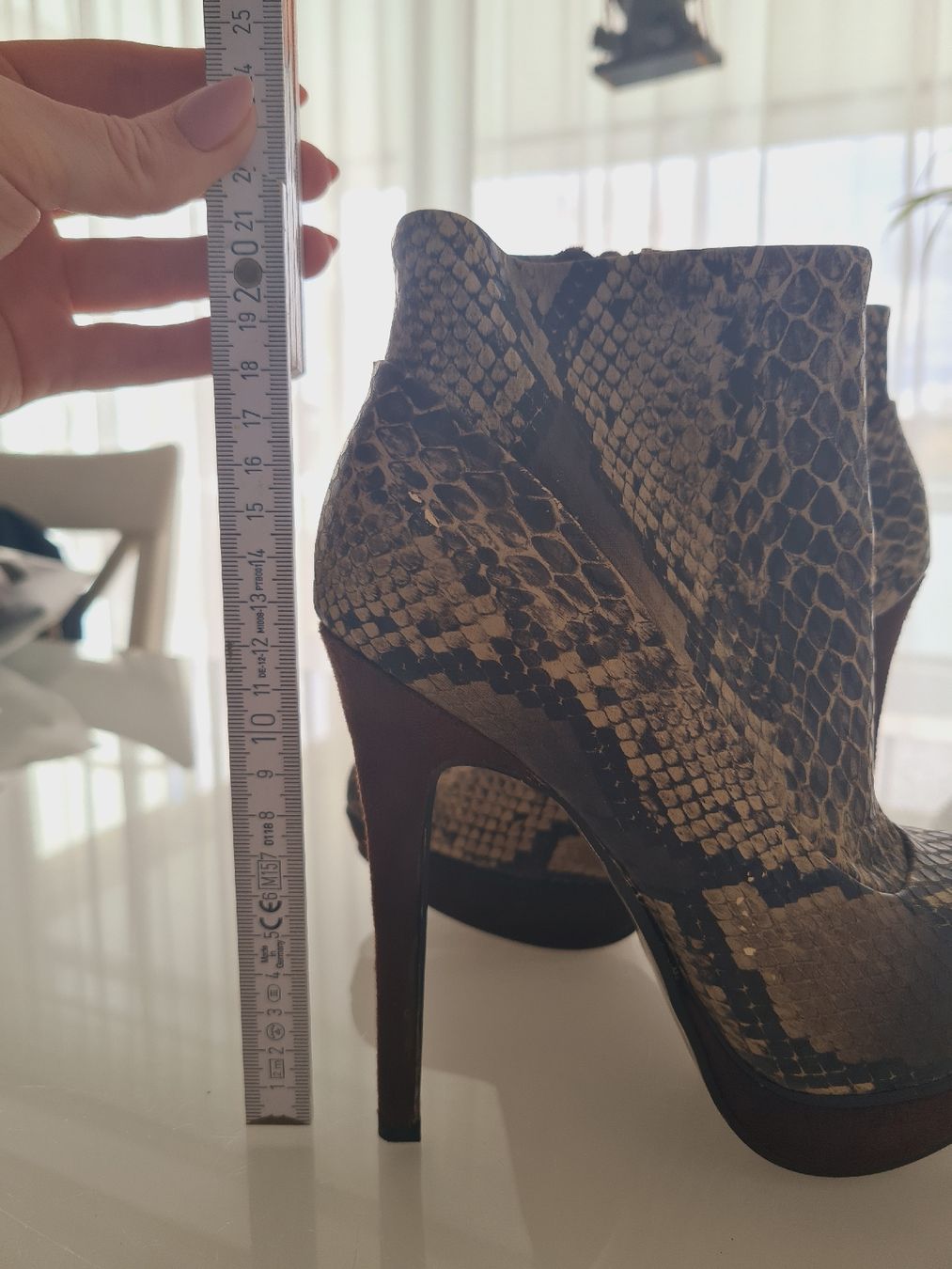 Scarpe da donna: Schlangenmuster Stiefeletten, Grösse 37 – Nuovo (secondo la descrizione) da Zollikofen venduto da melanie057 5