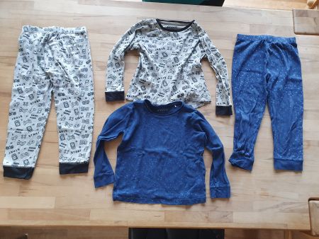 Jungen Pyjamas 2 Stück blau grau Grösse 110 /116